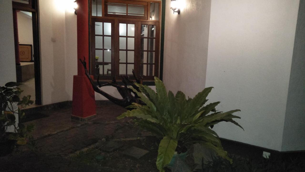 Hotel Mandakini Battaramulla Exterior photo